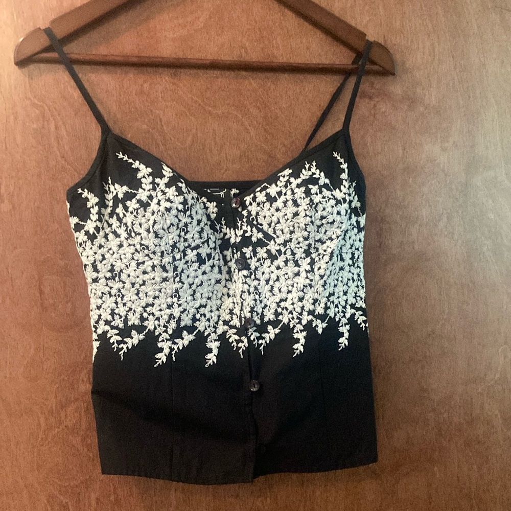 Women's Black and White Floral top